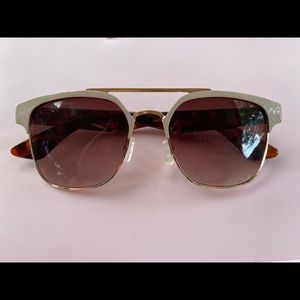 Tahari sunglasses